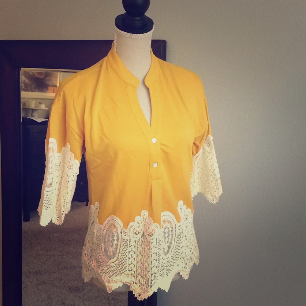 🤩HOST PICK🤩 Golden Lace Top